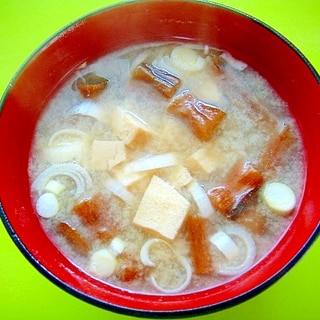 芋がらと高野豆腐の味噌汁